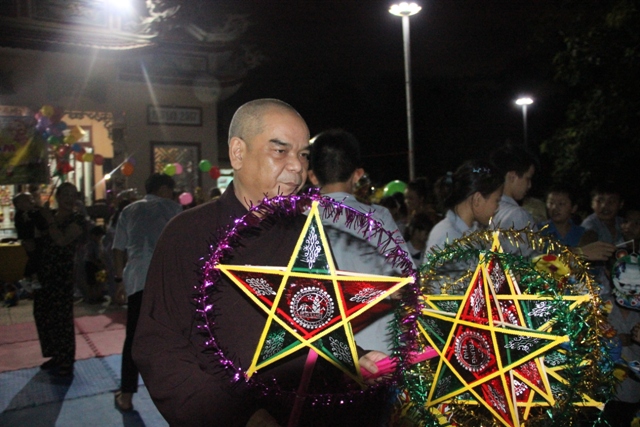 “Đêm hội trăng rằm” tại chùa Thanh Hương, huyện Phong Điền.